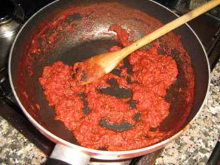 pan with tomato paste